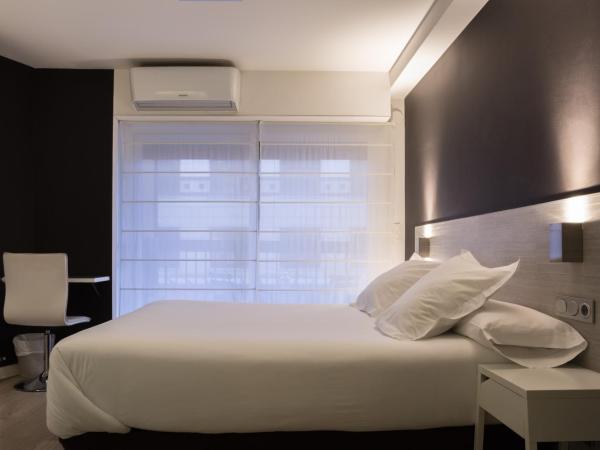 Pension Ondarra Autocheck-In : photo 3 de la chambre chambre double supérieure avec balcon - pas de ménage quotidien