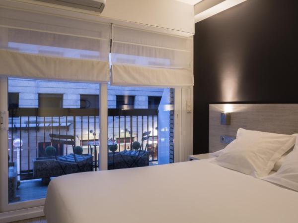 Pension Ondarra Autocheck-In : photo 6 de la chambre chambre double supérieure avec balcon - pas de ménage quotidien