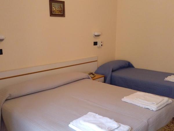 Hotel Glenn : photo 1 de la chambre chambre triple