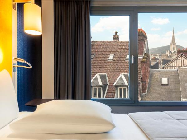 Mercure Rouen Centre Cathédrale : photo 3 de la chambre chambre privilège avec 1 lit double, balcon/terrasse commune