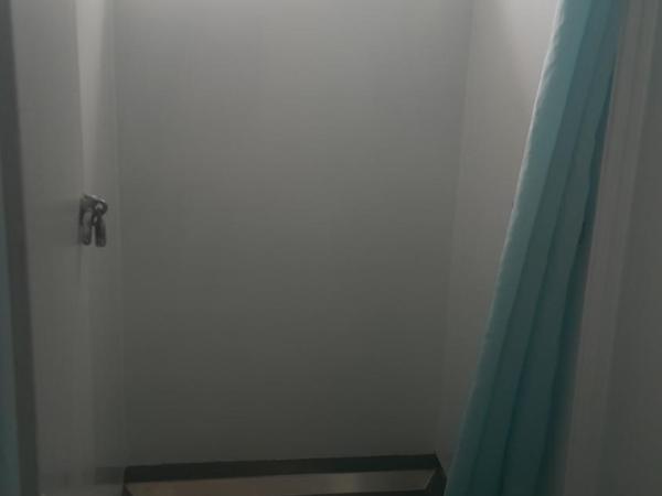 Camellia Court Family Motel : photo 8 de la chambre cabine quadruple basique avec salle de bains commune