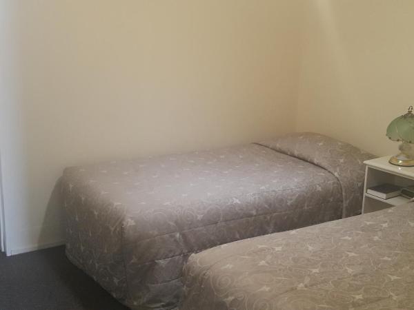 Camellia Court Family Motel : photo 6 de la chambre appartement 1 chambre (4 adultes)