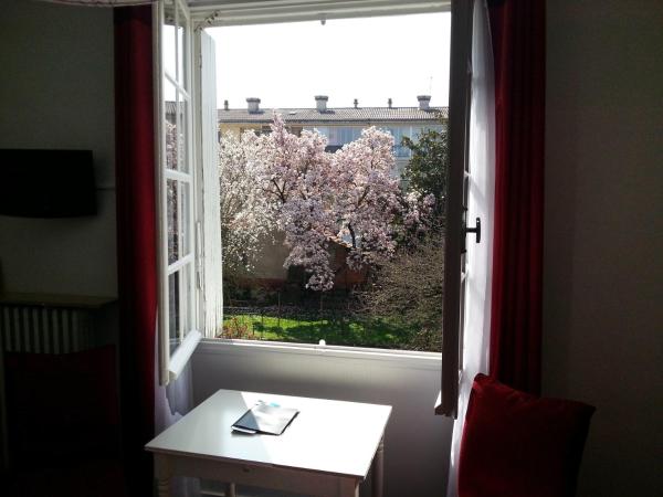 Hôtel La Résidence : photo 8 de la chambre chambre double avec douche