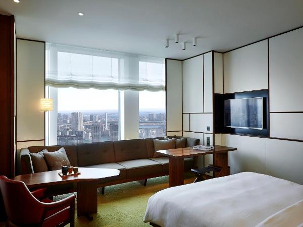 Andaz Tokyo - A Concept by Hyatt : photo 4 de la chambre chambre lit king-size - vue sur baie