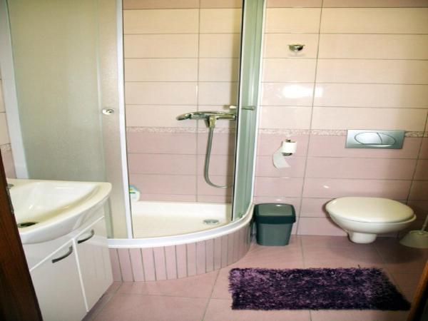 Guest House Laura : photo 5 de la chambre appartement 2 chambres (4-5 adultes) 
