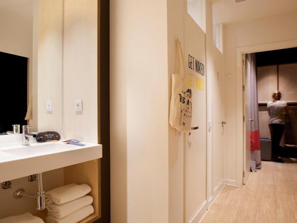 TOC Hostel Barcelona : photo 7 de la chambre lit dans dortoir mixte de 6 lits