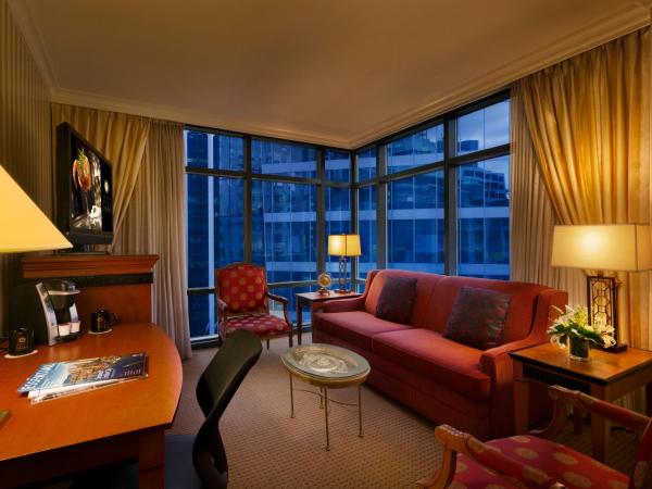 Hotel Le Soleil by Executive Hotels : photo 4 de la chambre suite premier 1 chambre lit king-size (avec canapé-lit)