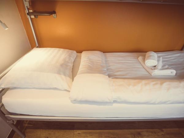 Budget Hotel Tourist Inn : photo 2 de la chambre chambre simple basique avec salle de bains commune 