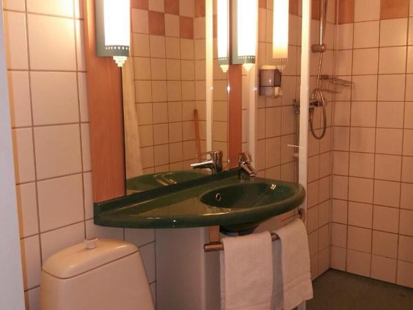 Sure Hotel by Best Western Spånga : photo 2 de la chambre chambre standard avec 1 lit queen-size et 1 lit simple - non-fumeurs