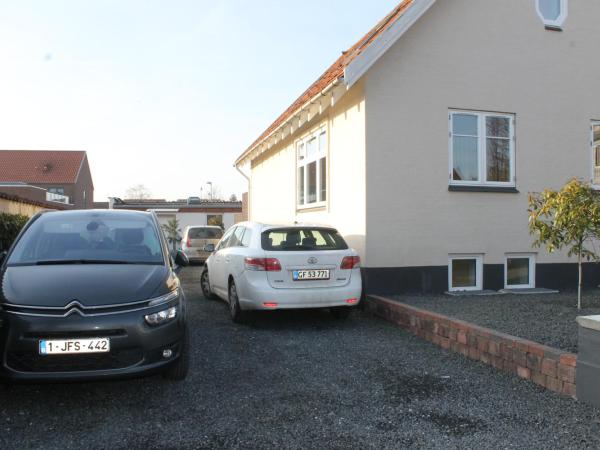 Amalie Bed and Breakfast & Apartments : photo 3 de la chambre chambre simple avec salle de bains commune