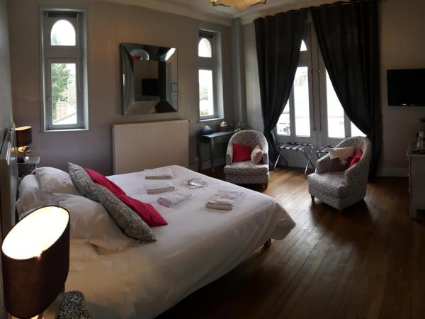 Le Castel Guesthouse : photo 10 de la chambre chambre double supérieure avec terrasse