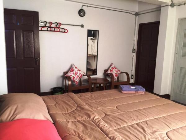Chiangmai HomeTeL : photo 9 de la chambre chambre double avec salle de bains privative