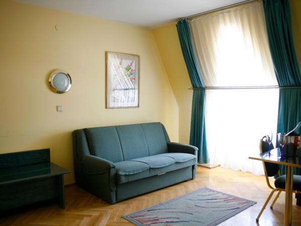 Hotel Bara Budapest : photo 7 de la chambre chambre familiale