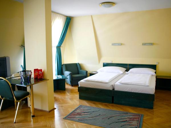 Hotel Bara Budapest : photo 6 de la chambre chambre familiale