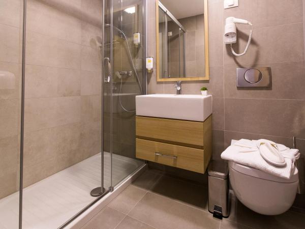 Hotel Crikvenica : photo 5 de la chambre chambre double supérieure avec balcon - côté mer