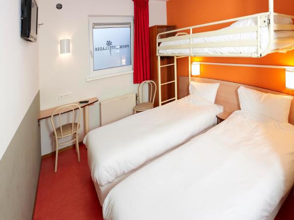Premiere Classe Hotel Breda : photo 1 de la chambre chambre triple