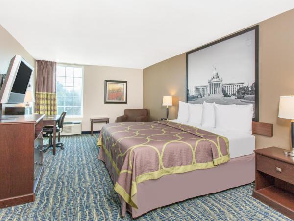 Super 8 by Wyndham Oklahoma City : photo 1 de la chambre chambre lit king-size - non-fumeurs