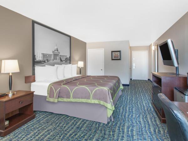 Super 8 by Wyndham Oklahoma City : photo 4 de la chambre chambre lit king-size - non-fumeurs