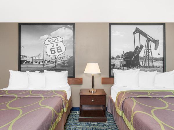 Super 8 by Wyndham Oklahoma City : photo 1 de la chambre chambre 2 lits queen-size - non-fumeurs