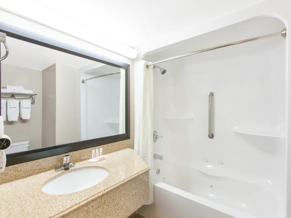 Super 8 by Wyndham Oklahoma City : photo 5 de la chambre chambre lit king-size - non-fumeurs