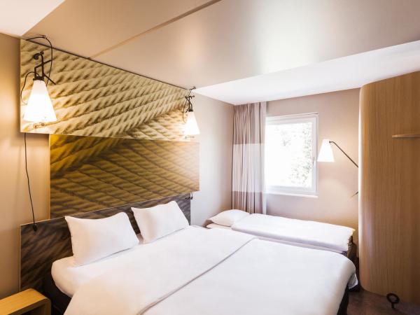 ibis Amsterdam City West : photo 7 de la chambre chambre triple avec lits jumeaux et canapé-lit
