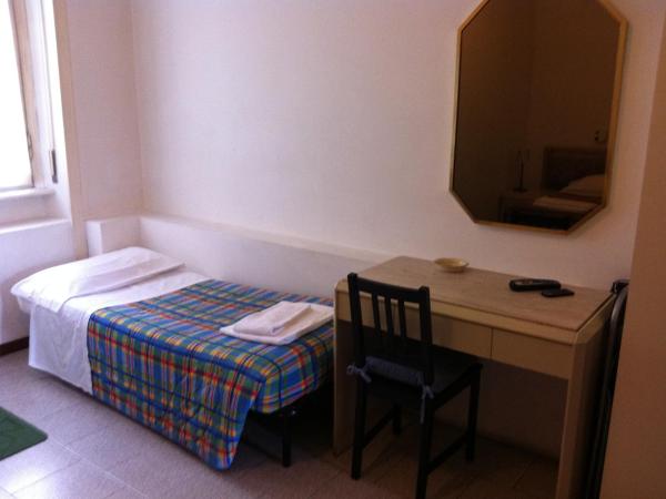 Hotel Gambara : photo 4 de la chambre chambre triple