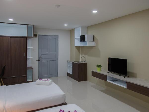 Q Space Residence : photo 7 de la chambre chambre quadruple avec balcon 