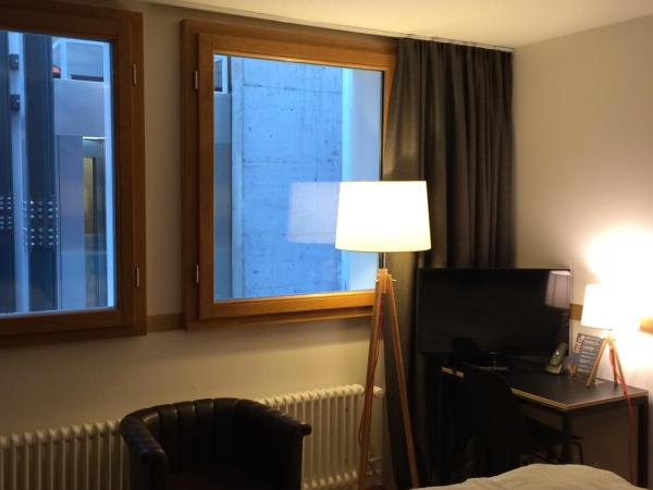 East West Hotel Basel : photo 8 de la chambre chambre double Économique - vue sur ascenseur