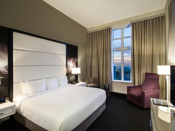 TRYP by Wyndham Savannah : photo 10 de la chambre chambre lit king-size deluxe - non-fumeurs