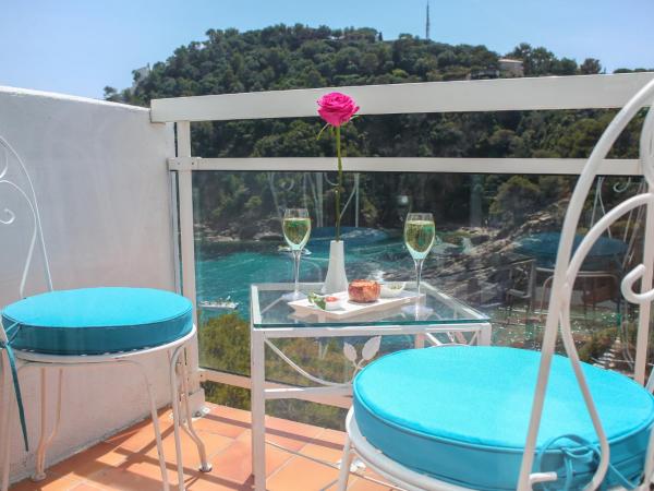 Hotel La Calanque : photo 4 de la chambre chambre double/lits jumeaux avec balcon - vue sur jardin