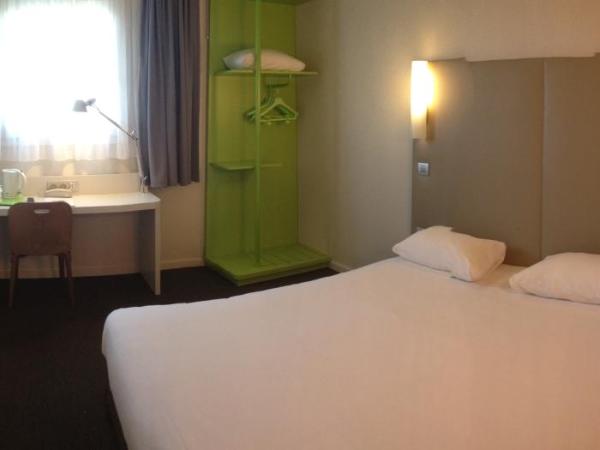 Campanile Toulouse Purpan : photo 2 de la chambre chambre nouvelle génération avec 1 lit double et 1 lit junior 
