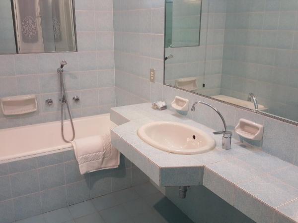 Royal Suite : photo 6 de la chambre chambre lit queen-size - vue sur jardin