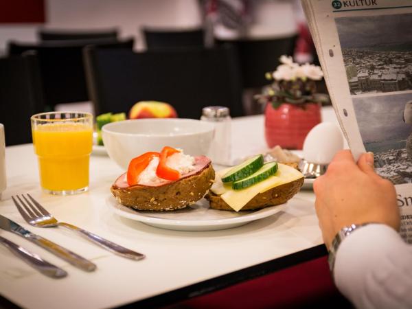 Linköpings Cityhotell och Vandrarhem : photo 10 de la chambre chambre familiale supérieure (2 adultes + 2 enfants)