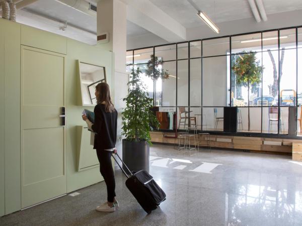 Bed & Boarding : photo 6 de la chambre chambre capsule simple avec salle de bains commune