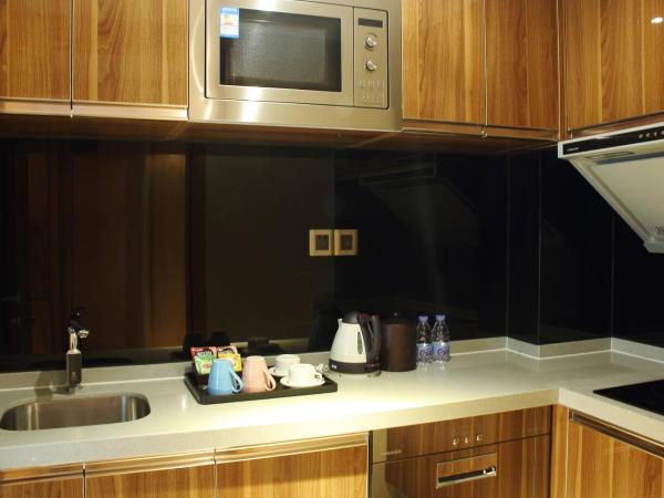 Sentosa Hotel Apartment Taoyuan Branch : photo 7 de la chambre chambre double de luxe avec cuisine