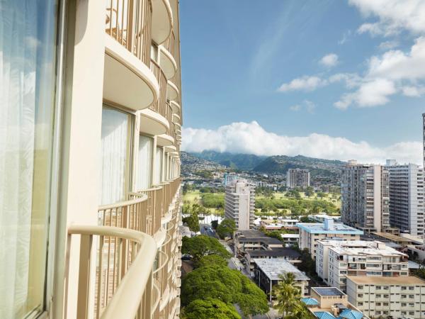 OHANA Waikiki East by OUTRIGGER : photo 6 de la chambre hébergement avec 2 lits doubles - vue sur waikiki