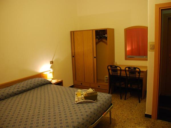 Hotel Major : photo 5 de la chambre chambre double standard avec salle de bains commune