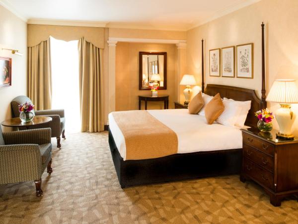 Millennium Gloucester Hotel London : photo 2 de la chambre suite lit king-size