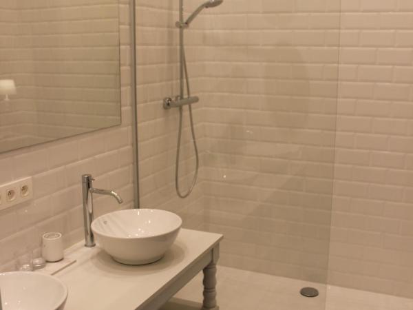 The Hamptons Boutique Hotel : photo 8 de la chambre chambre lit king-size - vue sur jardin