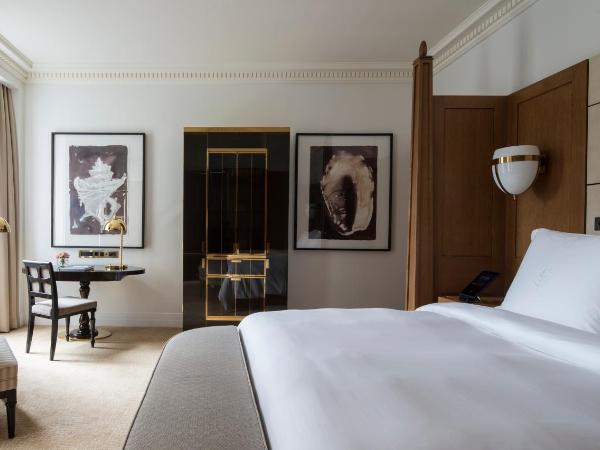 Four Seasons Hotel London at Ten Trinity Square : photo 4 de la chambre chambre premier avec lit king-size