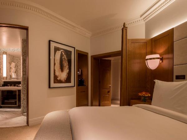 Four Seasons Hotel London at Ten Trinity Square : photo 5 de la chambre chambre lit king-size de luxe