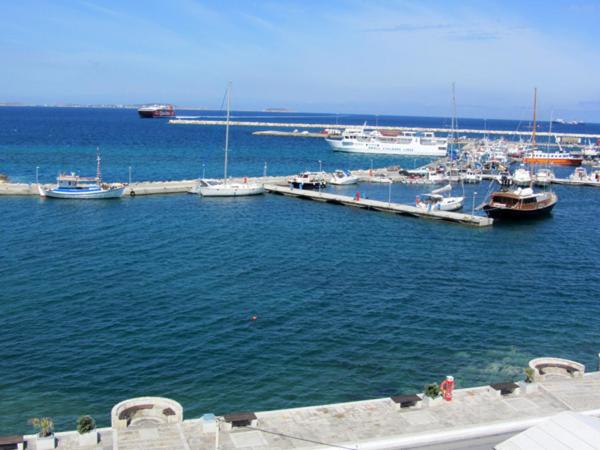 Hotel Coronis : photo 4 de la chambre chambre lits jumeaux avec vue sur le port