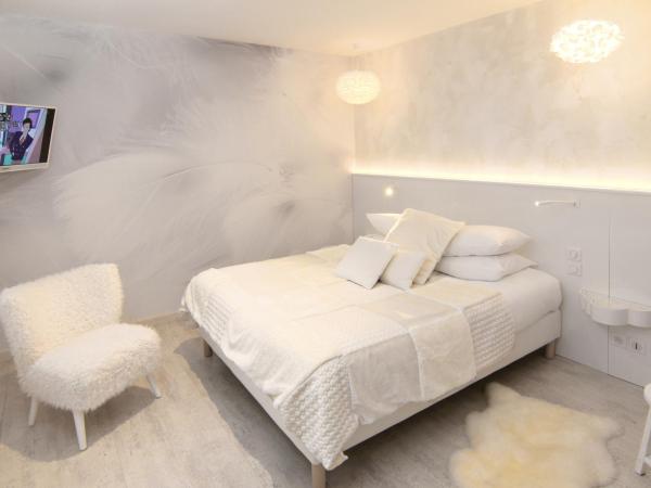 Hotel Beaucour : photo 5 de la chambre chambre de charme avec douche ou baignoire balno