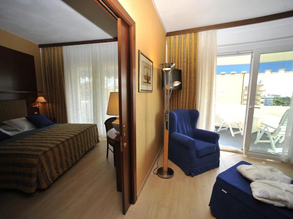 Hotel Corallo : photo 5 de la chambre suite junior avec balcon - vue latérale sur mer