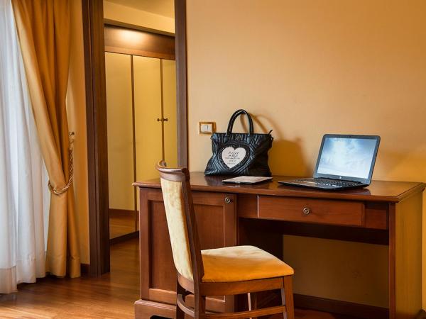 Centro Paolo VI : photo 7 de la chambre chambre lit king-size avec balcon