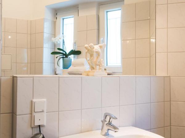 DIRAZI Guesthouse & Apartments GmbH : photo 6 de la chambre studio mit kitchenette