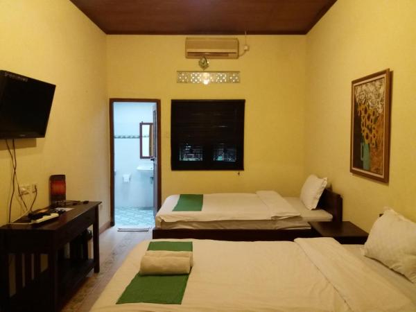 Alam Jogja Resort Mitra RedDoorz : photo 2 de la chambre chambre lits jumeaux
