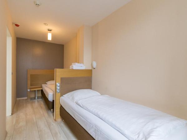 Hotel Port : photo 5 de la chambre chambre quadruple