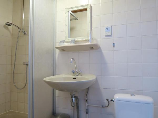 Hotel Carillon : photo 8 de la chambre chambre double avec douche
