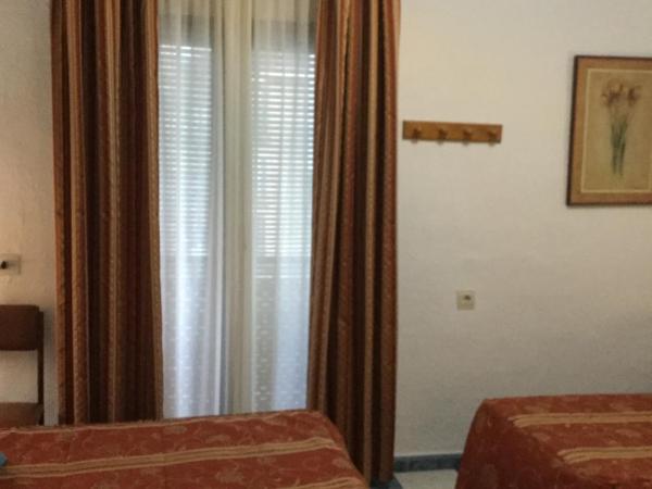 Pension Zurita : photo 6 de la chambre chambre triple avec salle de bains privative